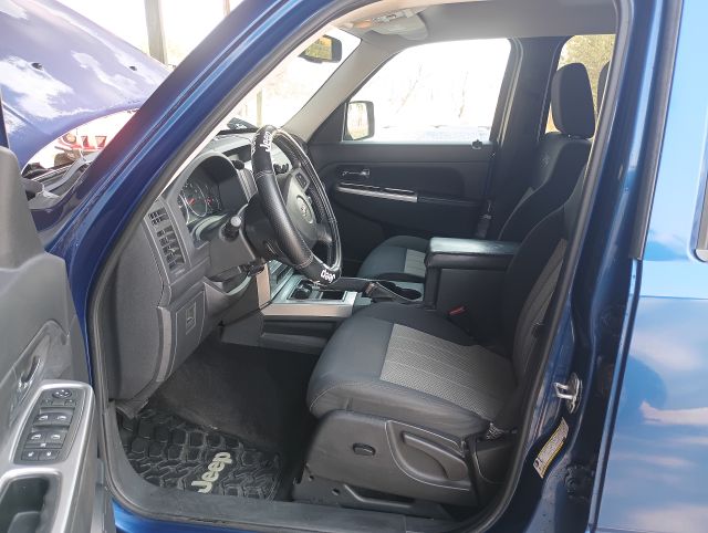 2009 LIBERTY 4X4 (2).jpg